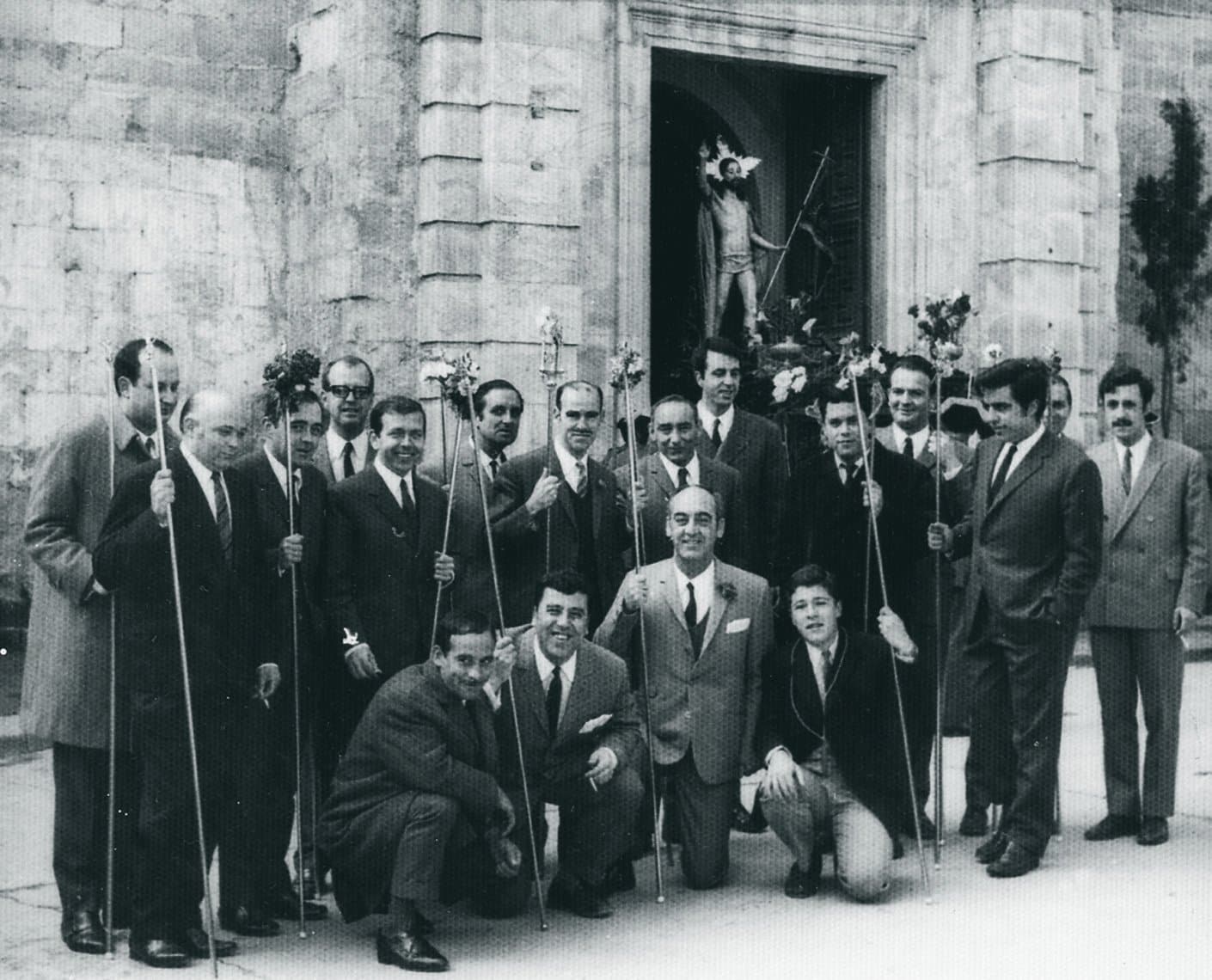 El Resucitado descansa en San Ildefonso mientras los hermanos vuelven de casa de Antonio Pedrero, 1971