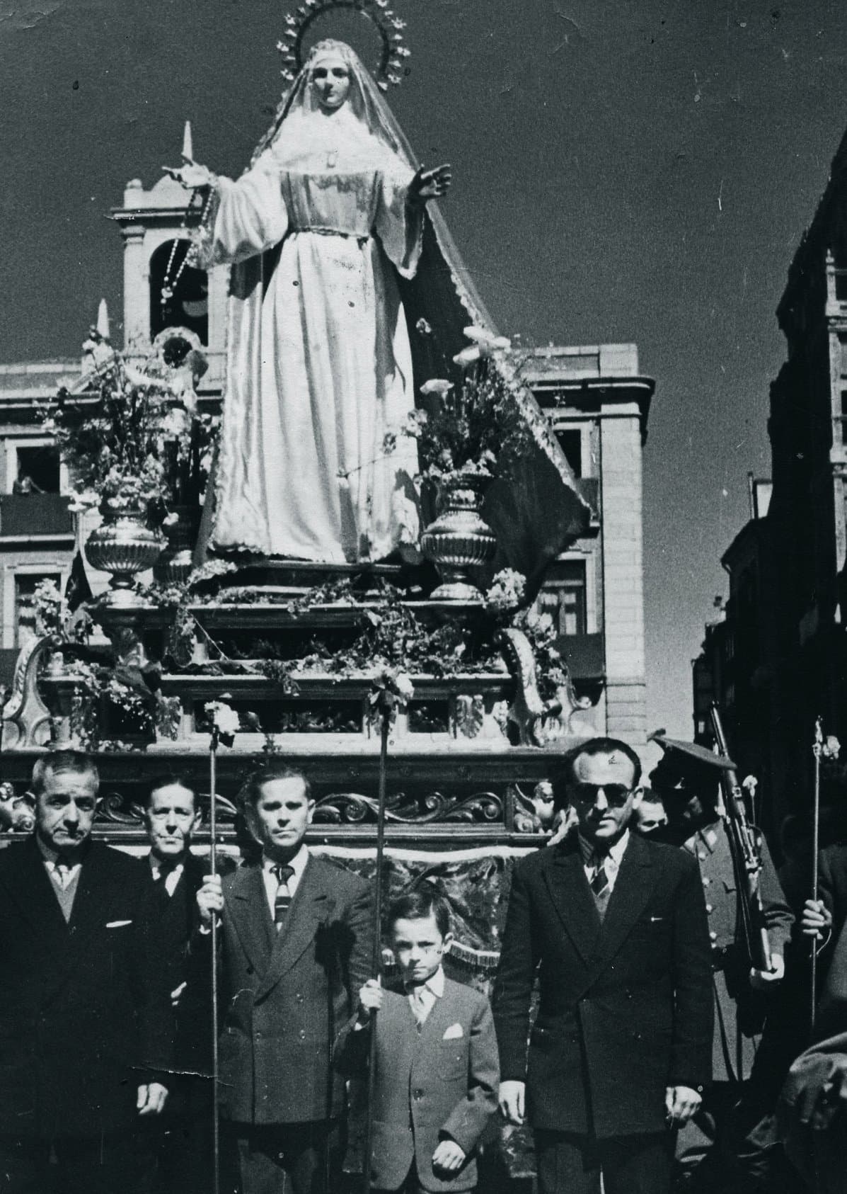 Estreno de la Virgen de vestir de Florentino Trapero, 1957