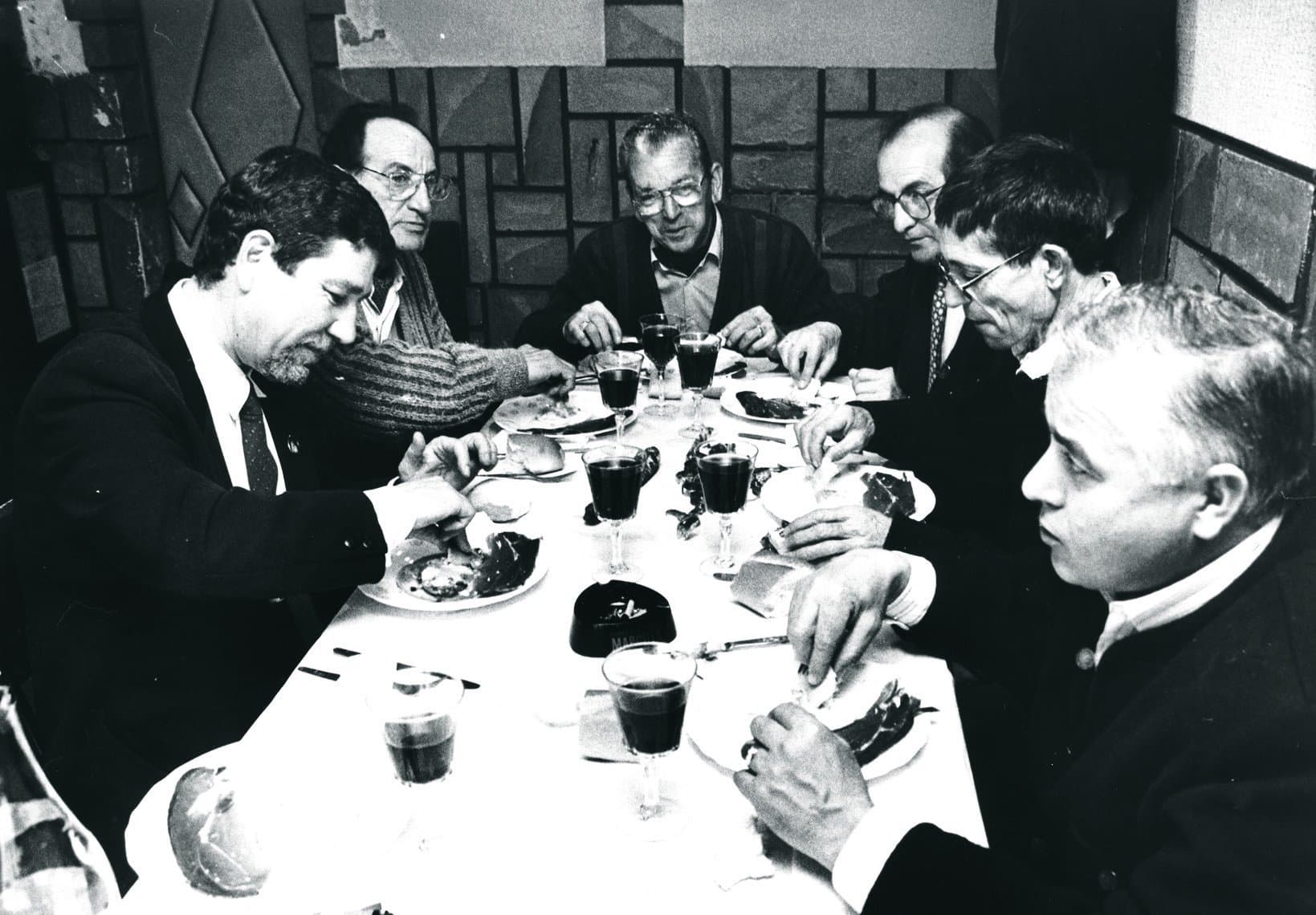 «Las dos y pingada», con la Junta Directiva que presidió (1987-1995)